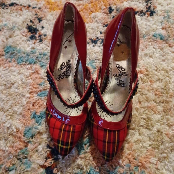 Naughty Monkey Red Plaid 5" Heels • 8.5 • Pinup Style - Picture 4 of 12